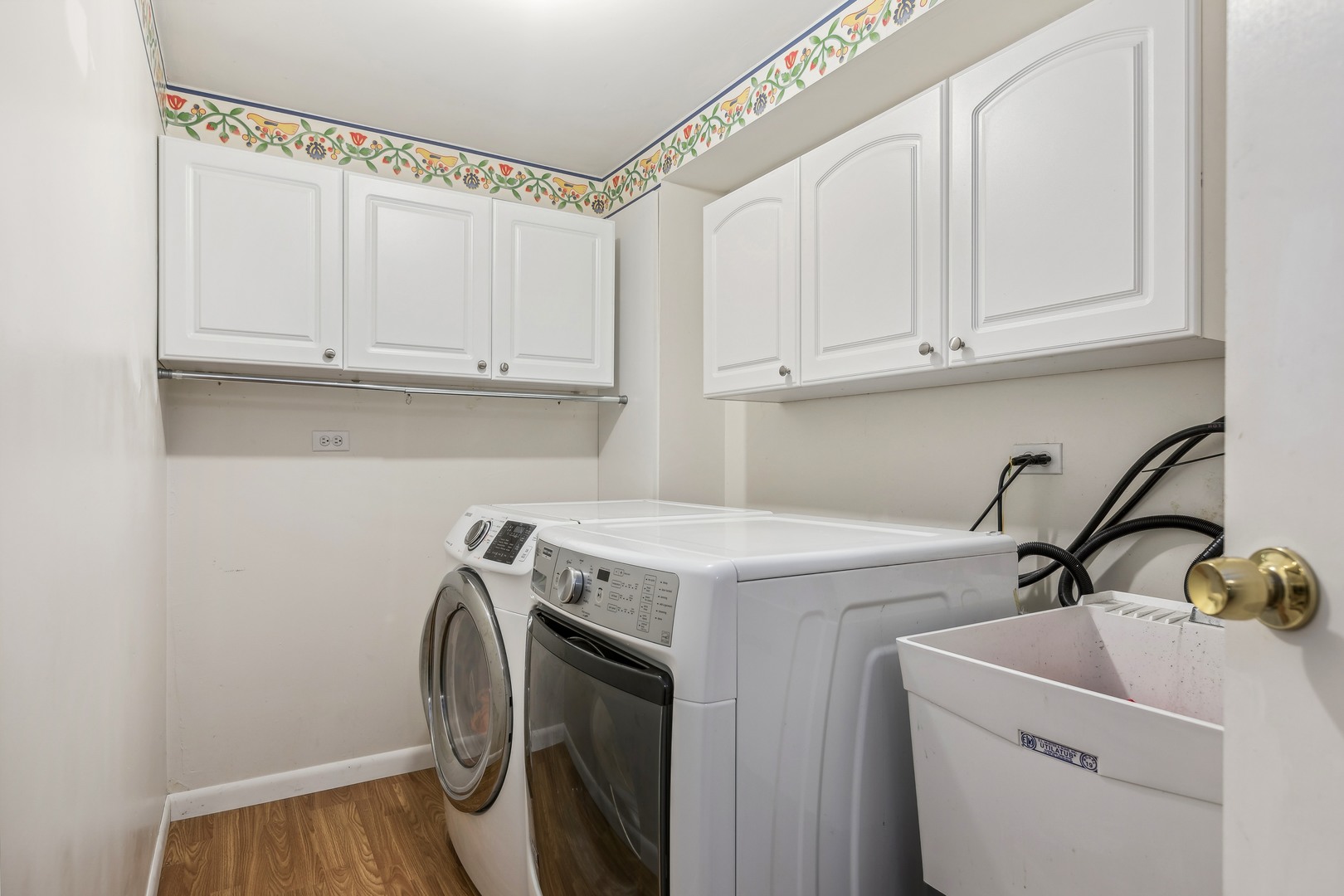 409 Hunters Way Fox River Grove, IL 60021 - Photo 19 of 22 a utility room with dryer and washer