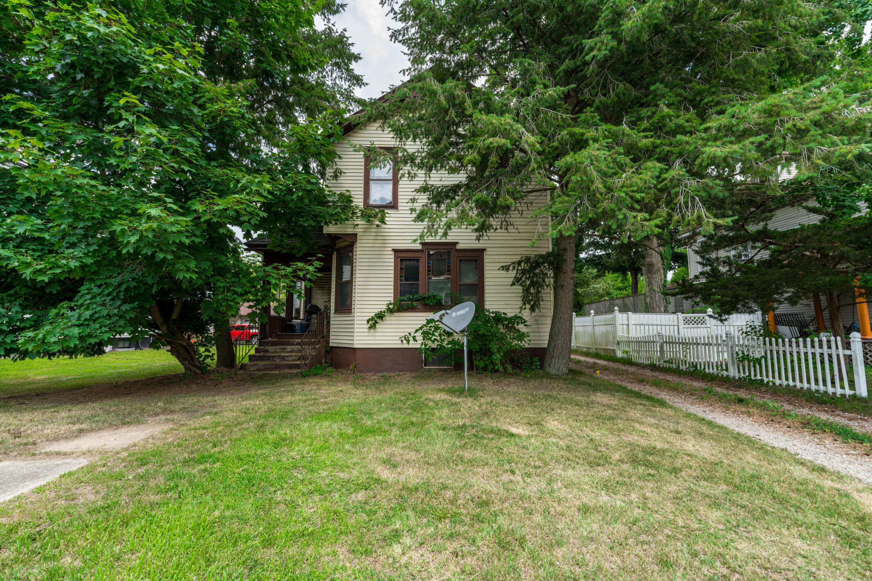 203 East Delaware Street Decatur, MI 49045 - Photo 2 of 14 DSC02144-2