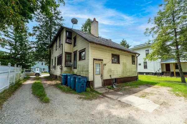 $140,000 | 203 East Delaware Street, Decatur, MI 49045