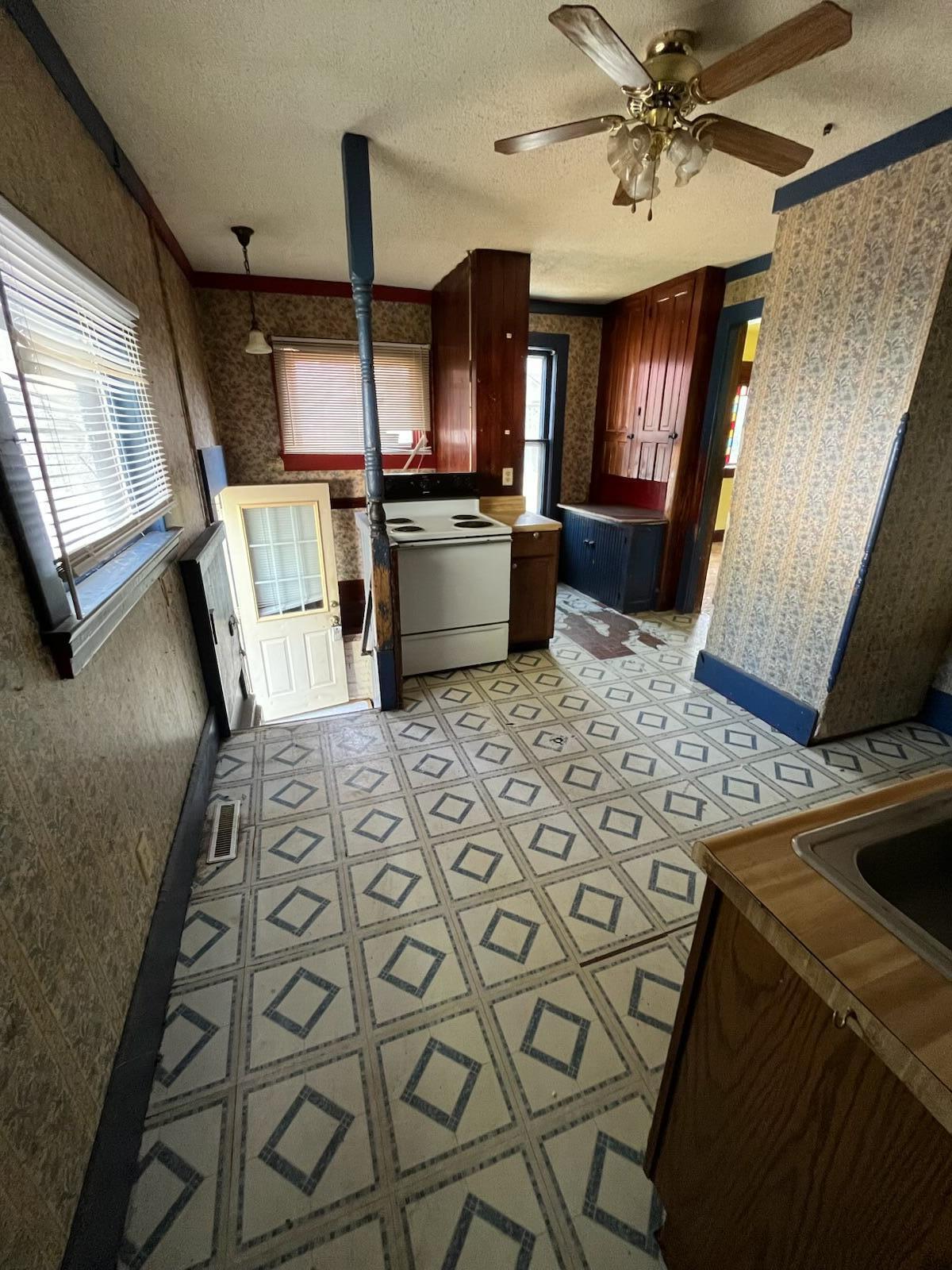 203 East Delaware Street Decatur, MI 49045 - Photo 5 of 14 IMG_3663