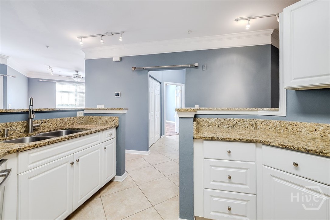 2424 Whitemarsh Way, Unit 2424 Savannah, GA 31410 - Photo 11 of 43