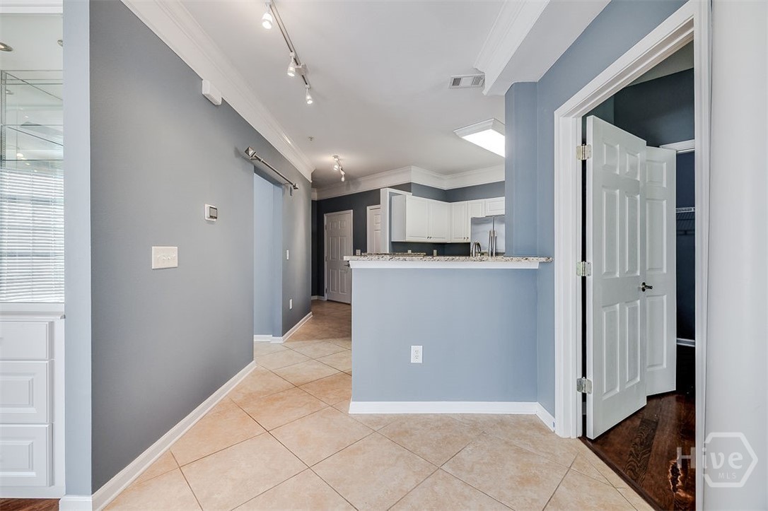 2424 Whitemarsh Way, Unit 2424 Savannah, GA 31410 - Photo 12 of 43