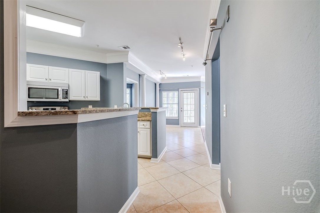 2424 Whitemarsh Way, Unit 2424 Savannah, GA 31410 - Photo 6 of 43