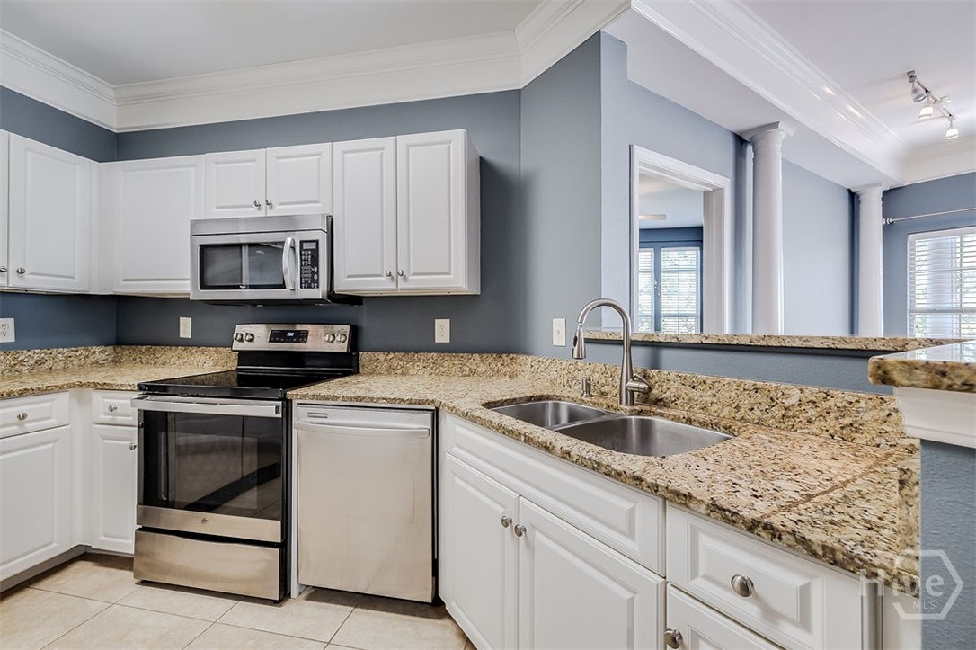 2424 Whitemarsh Way, Unit 2424 Savannah, GA 31410 - Photo 9 of 43
