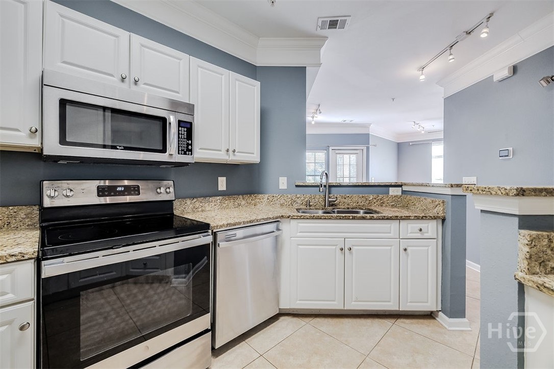 2424 Whitemarsh Way, Unit 2424 Savannah, GA 31410 - Photo 10 of 43