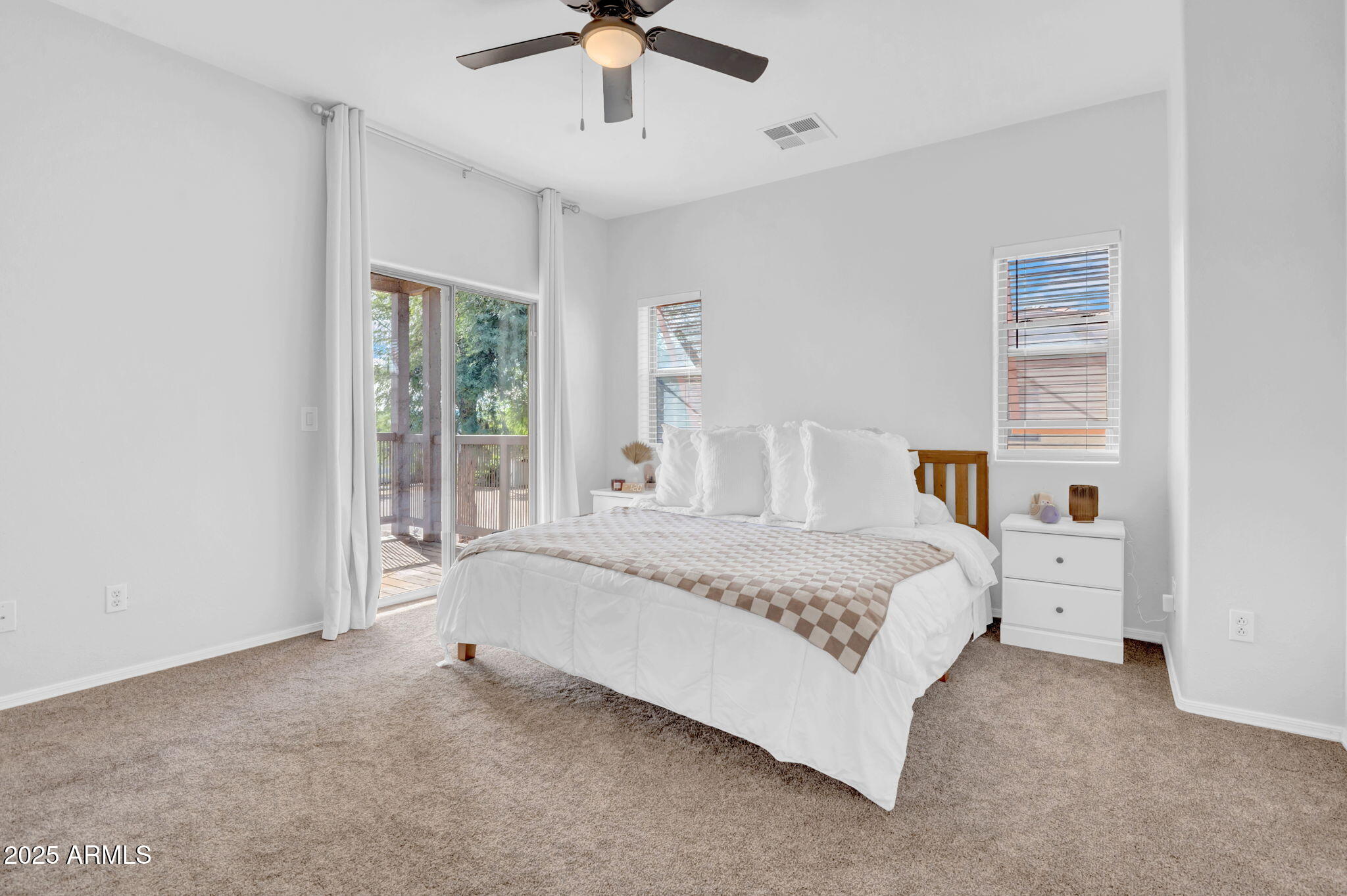 2929 North 37th Street, Unit 10 Phoenix, AZ 85018 - Photo 7 of 18 a spacious bedroom with a bed and a window