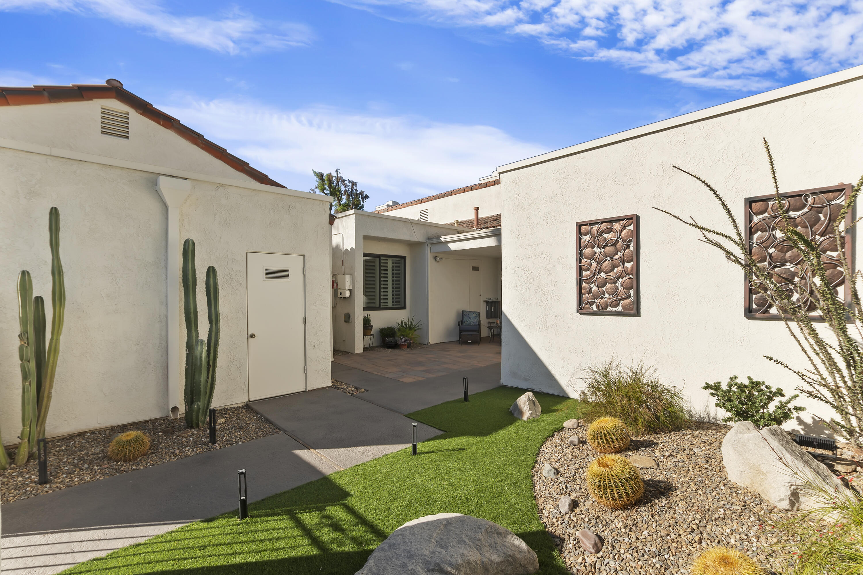 843 Inverness Drive Rancho Mirage, CA 92270 - Photo 4 of 25 007_Courtyard