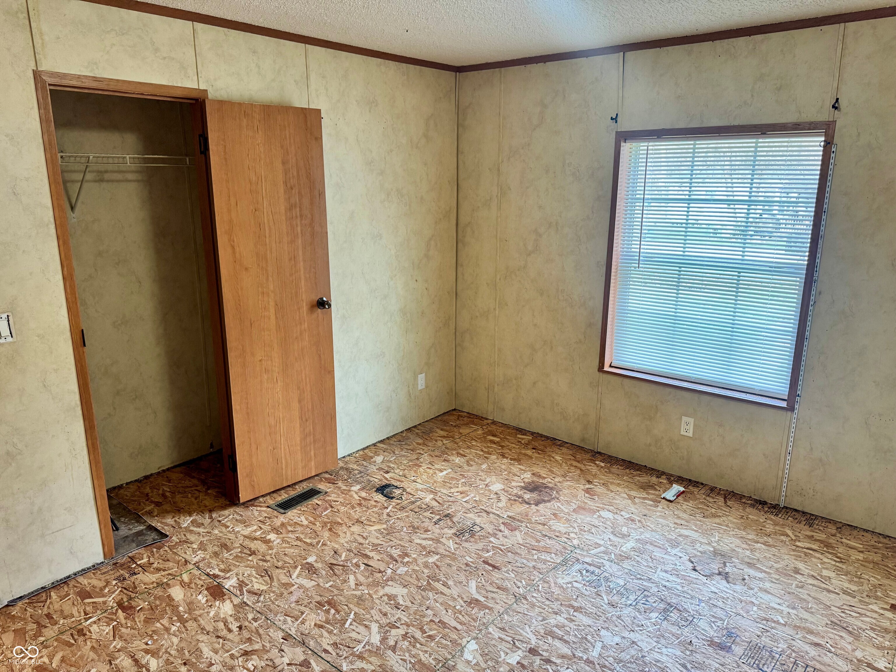 8730 South Byfield Street Commiskey, IN 47227 - Photo 12 of 16