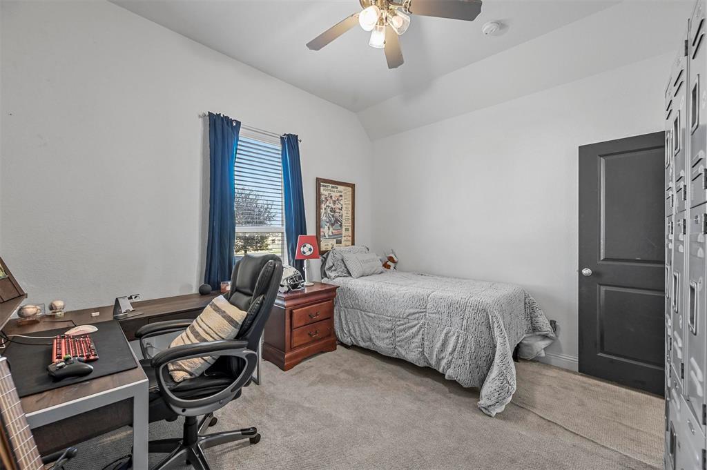 129 Southern Court Springtown, TX 76082 - Photo 17 of 40