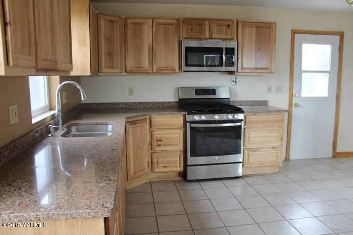 3903 Cheyne Road Zillah, WA 98953 - Photo 16 of 49 IMG_1021