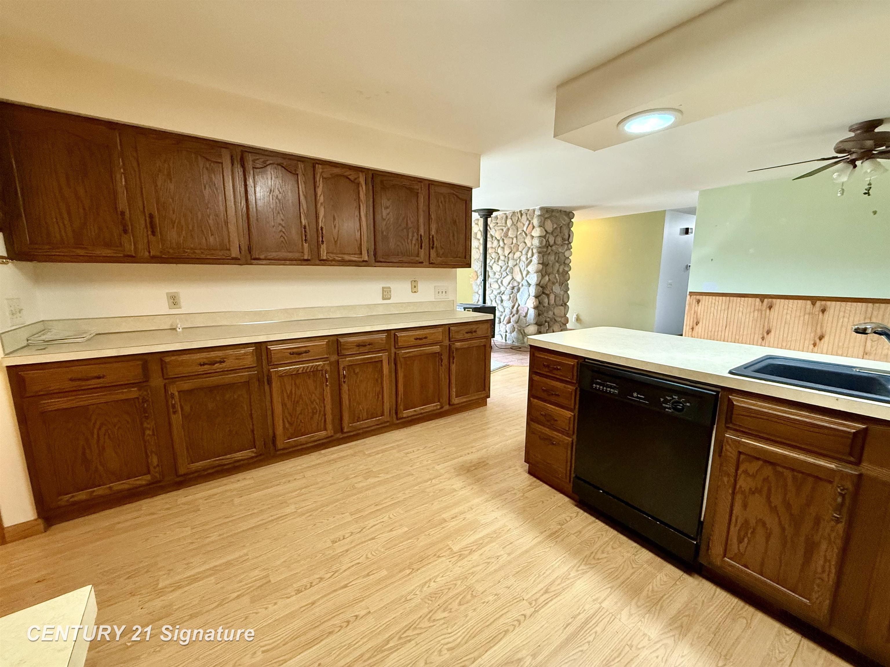 7083 Hackett Road Freeland, MI 48623 - Photo 8 of 28