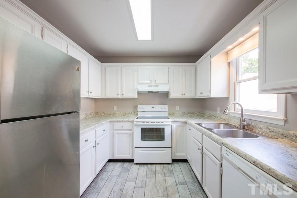 5622 Bridgetowne Way Raleigh, NC 27609 - Photo 13 of 30 Kitchen