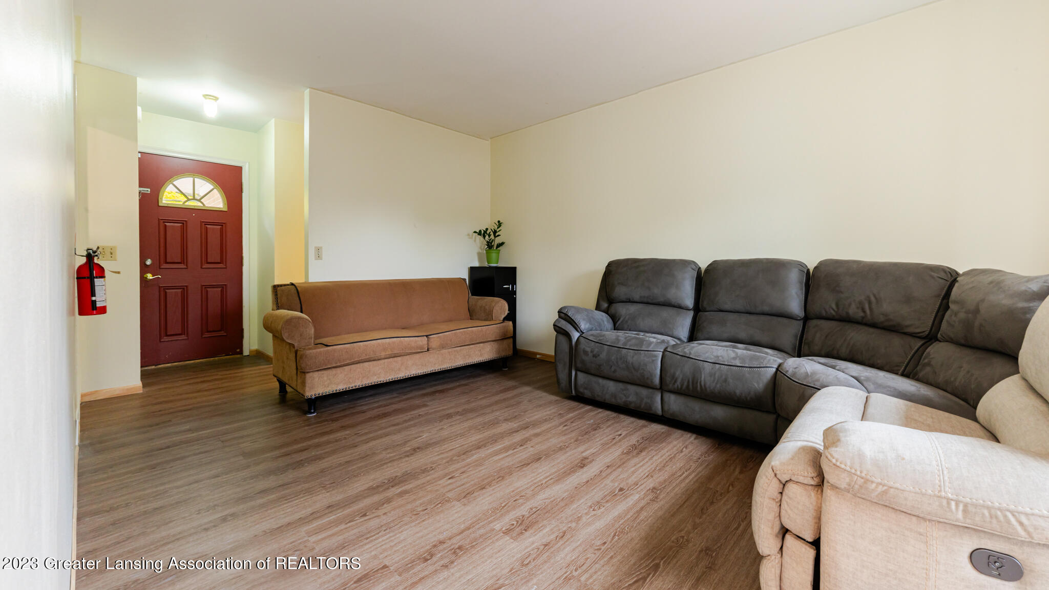 3206 Reo Road Lansing, MI 48911 - Photo 4 of 23 3206REO04