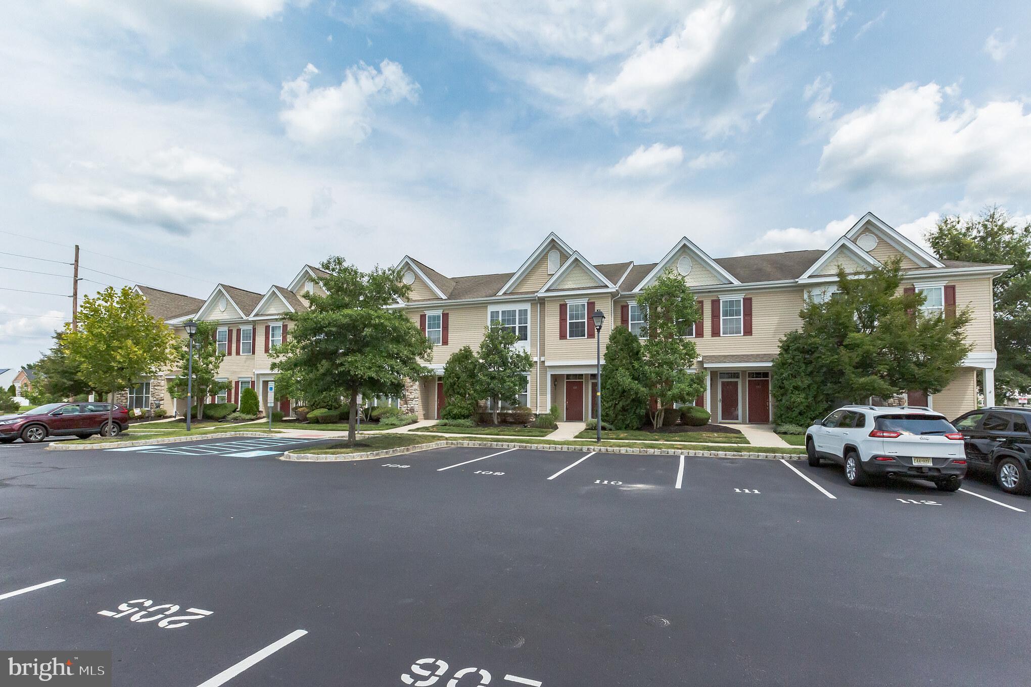110 Raphael Court Williamstown, NJ 08094 - Photo 4 of 29 Gallery Image 4