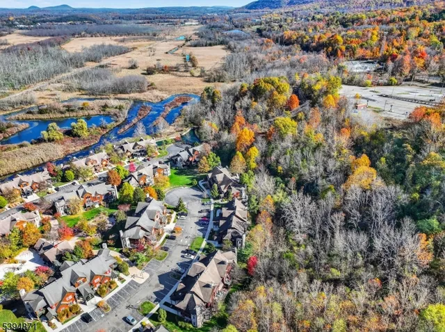 $439,900 | 10-11 Pine Crescent, Unit 21, Vernon, NJ 07462