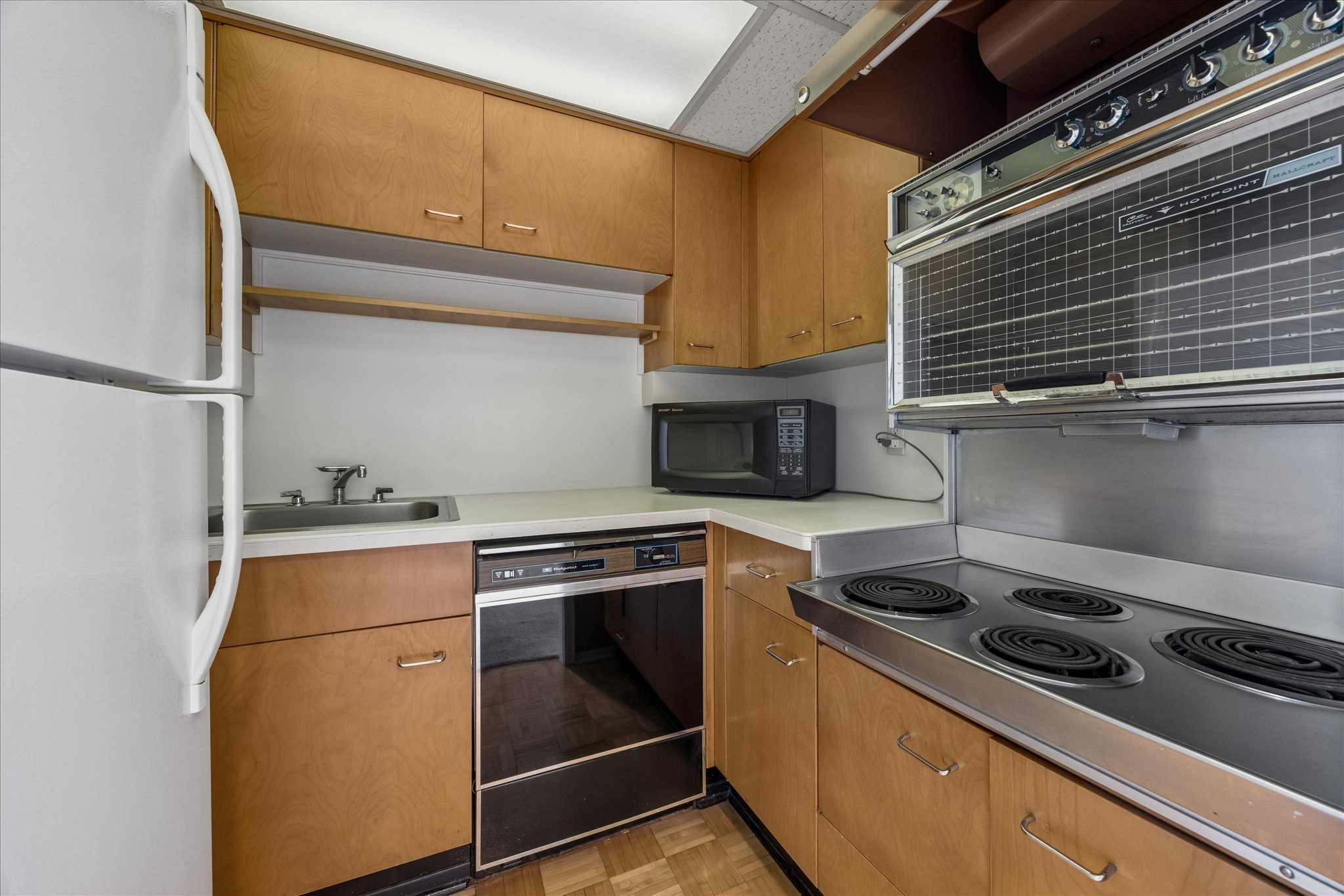 1801 Lavaca Street, Unit 14K Austin, TX 78701 - Photo 6 of 30 a kitchen with a stove and a microwave