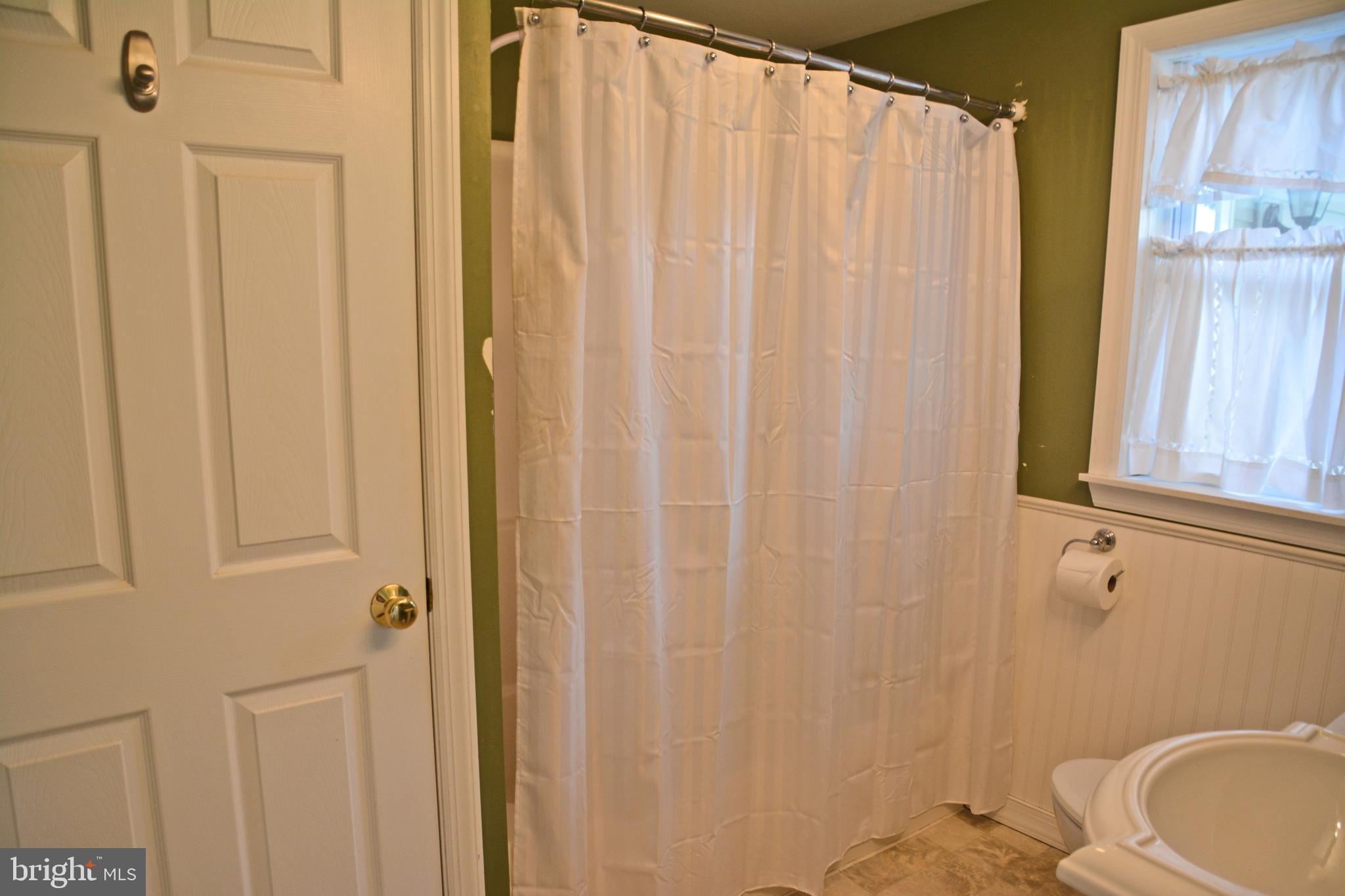 320 Lititz Road Manheim, PA 17545 - Photo 22 of 38 First Floor Bath