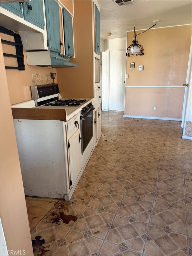 9391 California Avenue, Unit 81 Riverside, CA 92503 - Photo 5 of 11