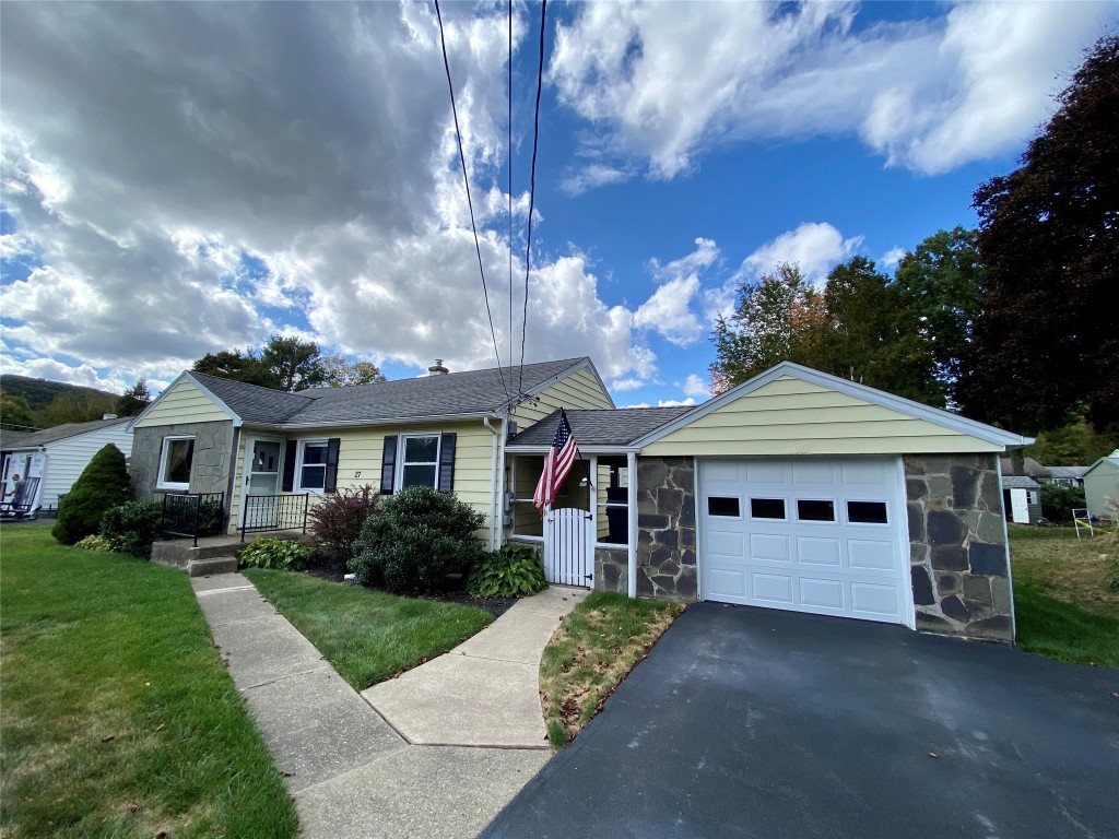 27 Norman Road Binghamton, NY 13901 - Photo 2 of 26 Gallery Image 2