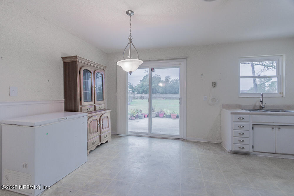 4504 Barnes Road South Jacksonville, FL 32207 - Photo 8 of 28 Dining Room