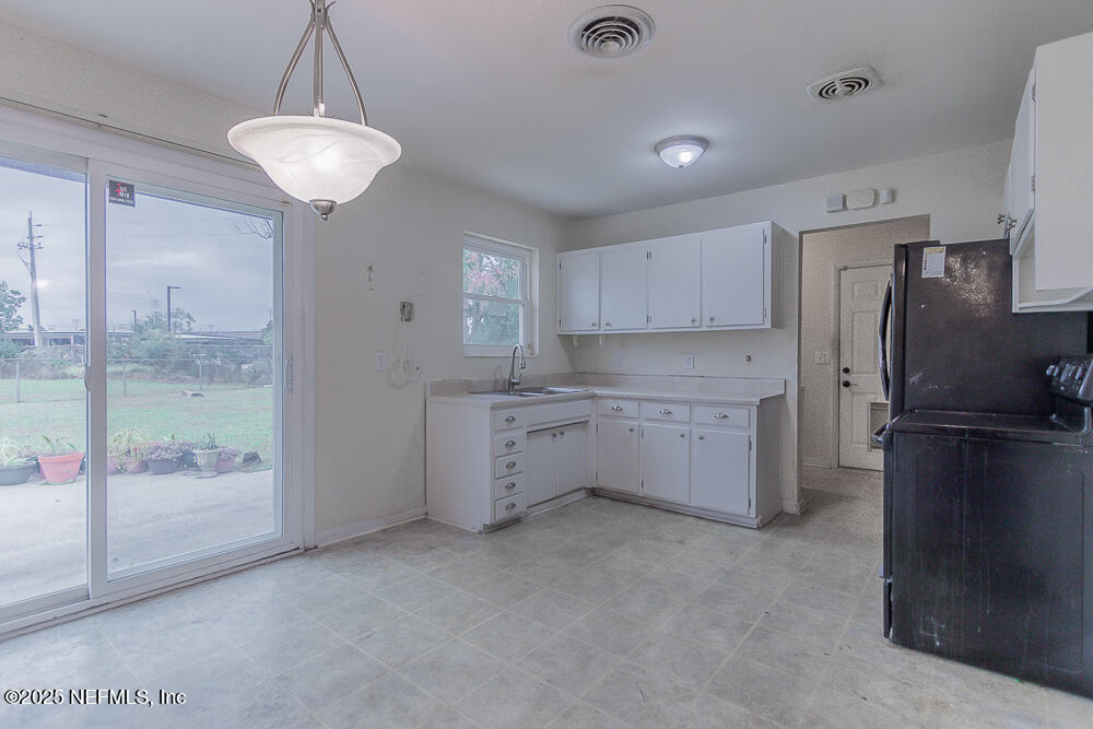 4504 Barnes Road South Jacksonville, FL 32207 - Photo 10 of 28 Dining Room to Kitchen
