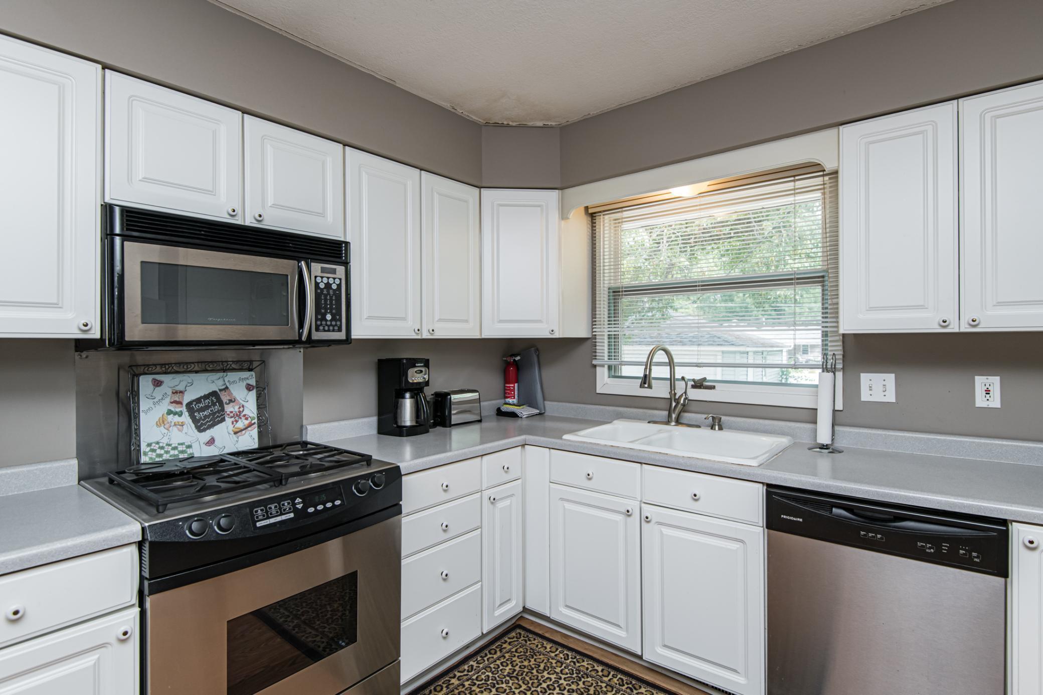 825 11 1/2 Street Southwest Rochester, MN 55902 - Photo 8 of 29 Gallery Image 8