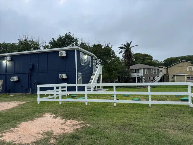 $975 | 5202 County Road 469, Brazoria, TX 77422