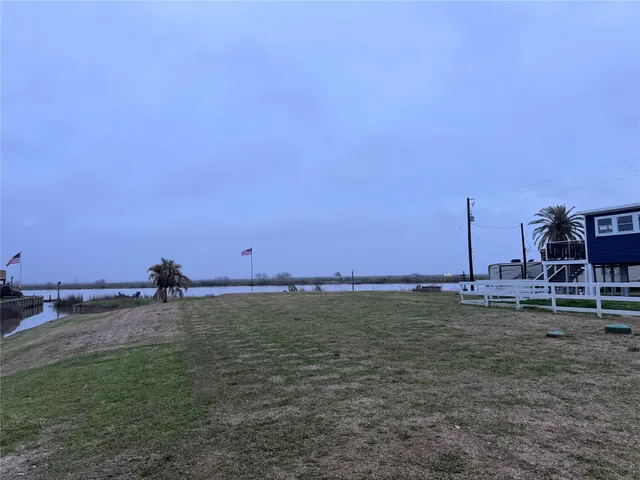 $975 | 5202 County Road 469, Brazoria, TX 77422