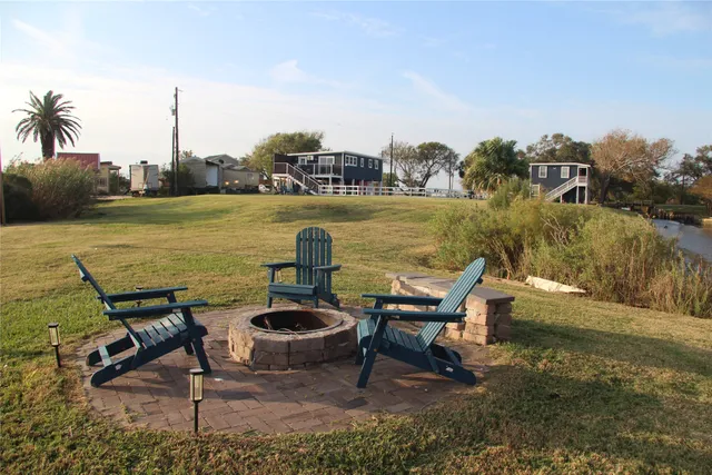 $975 | 5202 County Road 469, Brazoria, TX 77422