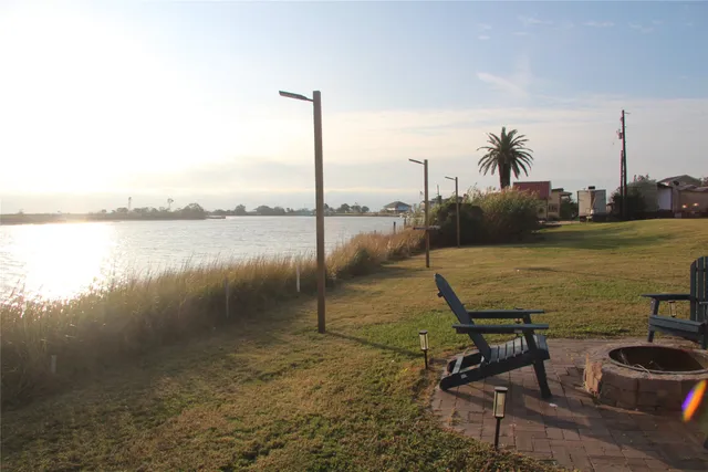 $975 | 5202 County Road 469, Brazoria, TX 77422