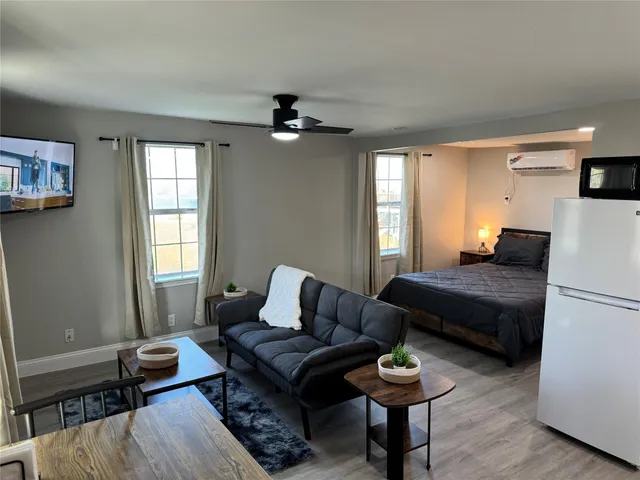 $975 | 5202 County Road 469, Brazoria, TX 77422