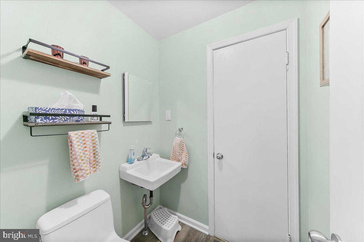 513 Beatty Road Springfield, PA 19064 - Photo 19 of 40 Half Bath