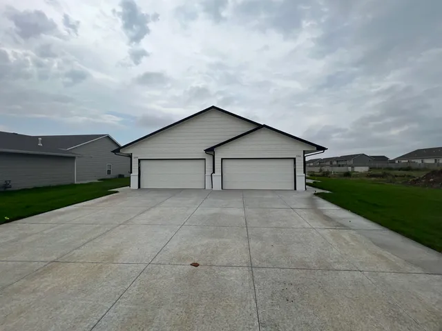 $355,000 | 5229 North Toben Street, Unit 2, Bel Aire, KS 67226