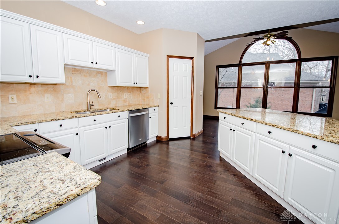 2719 Sycamore Ridge Court Dayton, OH 45431 - Photo 11 of 44 Kitchen