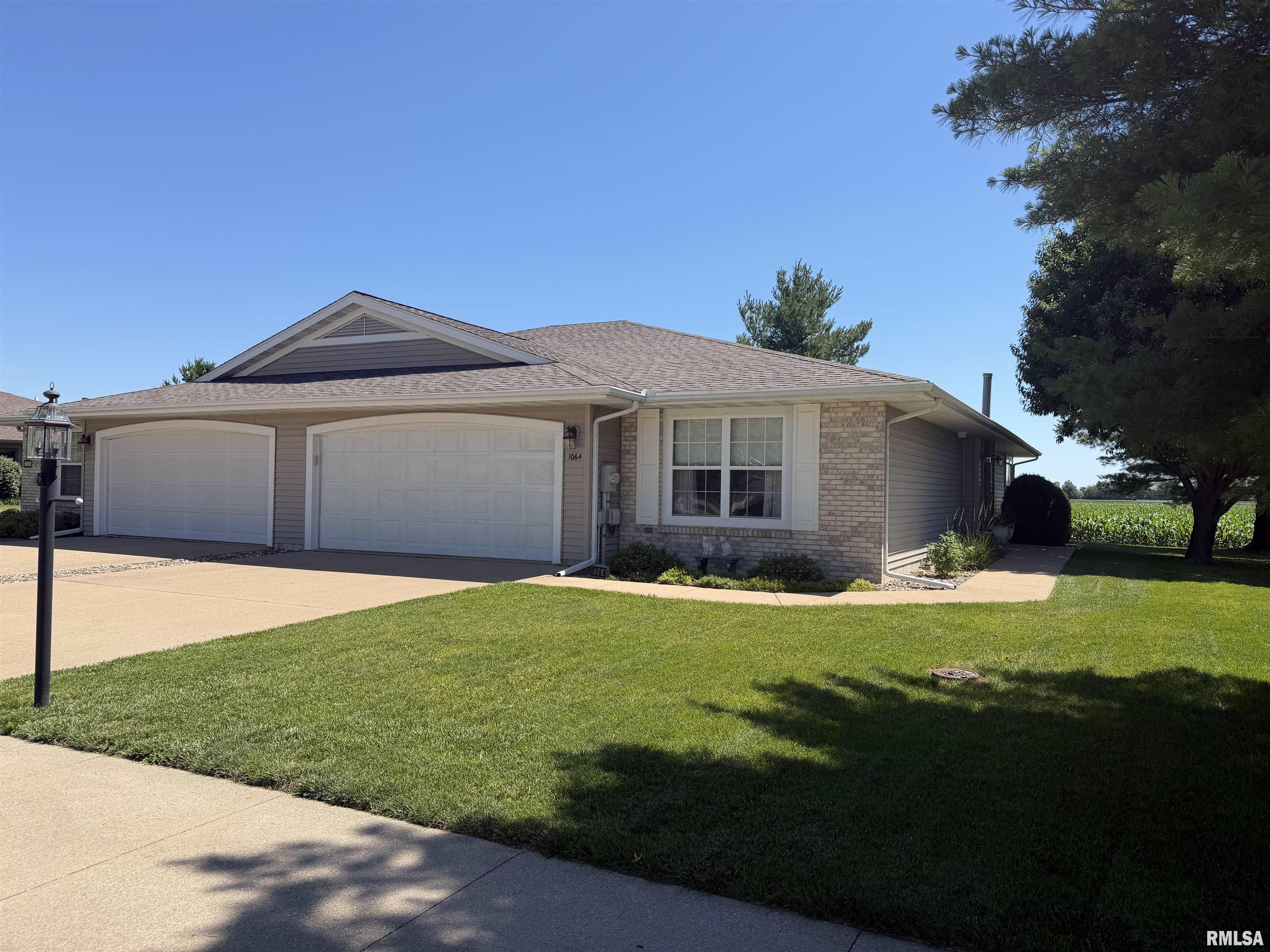 1064 Willow Road Macomb, IL 61455 - Photo 1 of 35