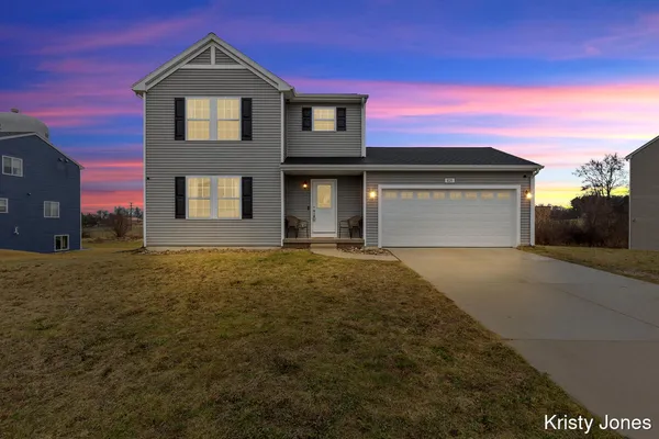 $329,900 | 426 Oak View Drive, Middleville, MI 49333