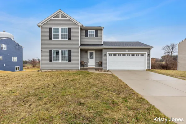$329,900 | 426 Oak View Drive, Middleville, MI 49333