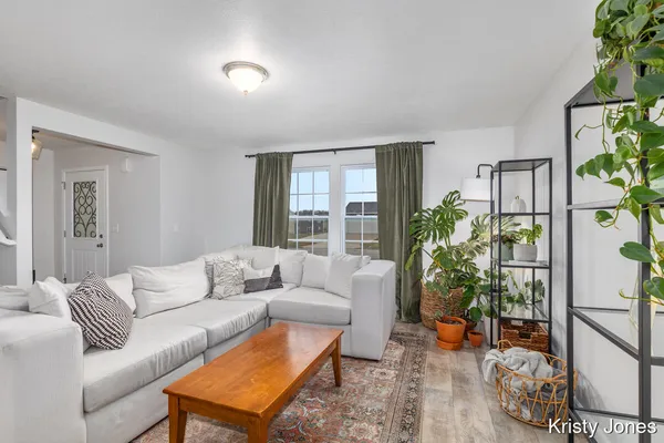 $329,900 | 426 Oak View Drive, Middleville, MI 49333