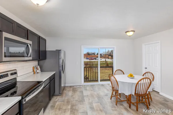 $329,900 | 426 Oak View Drive, Middleville, MI 49333