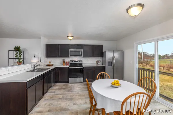 $329,900 | 426 Oak View Drive, Middleville, MI 49333