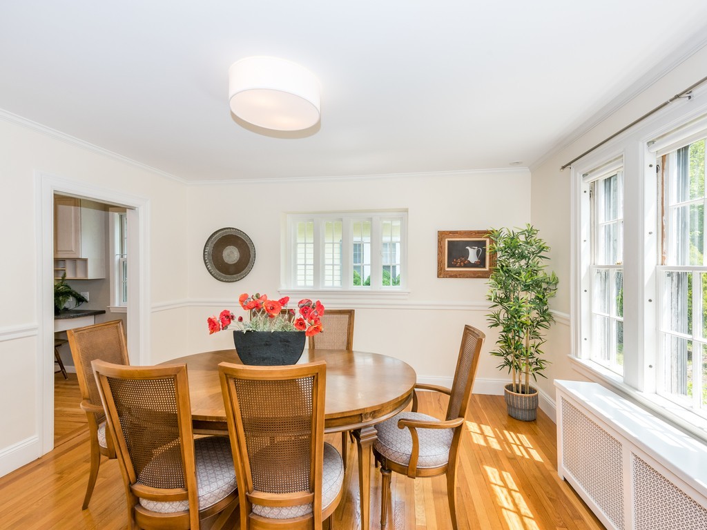 31 Hinckley Road Newton, MA 02468 - Photo 5 of 22