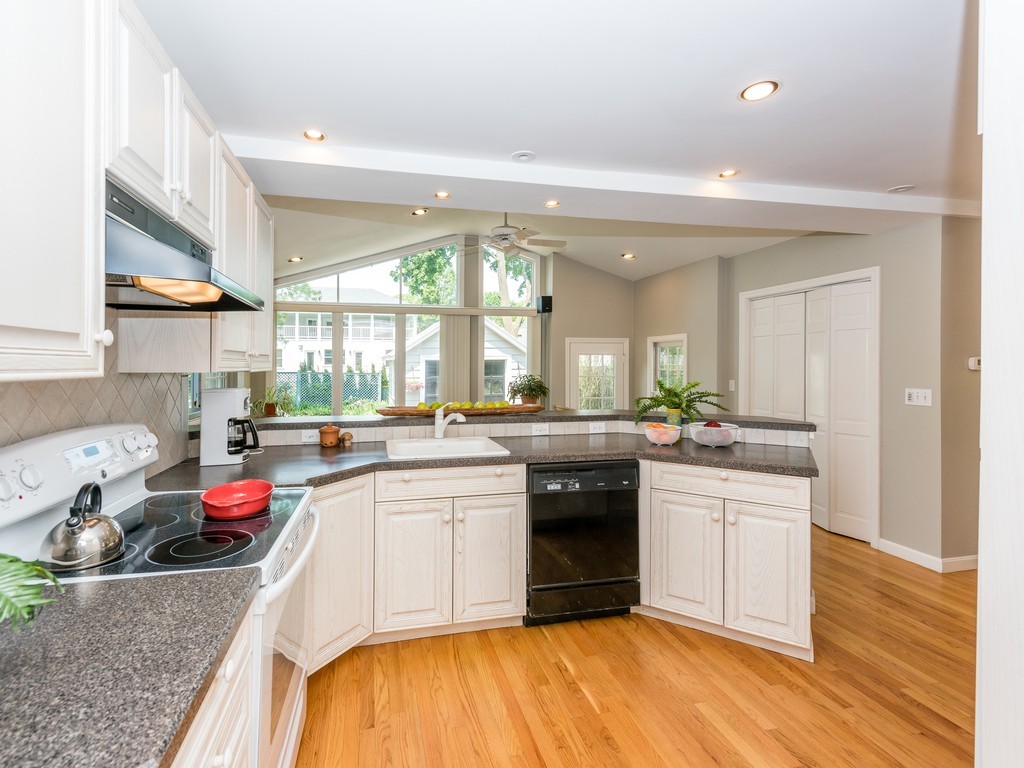 31 Hinckley Road Newton, MA 02468 - Photo 6 of 22