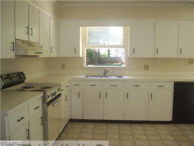 362 River Road Advance, NC 27006 - Photo 5 of 16 Kitchen.