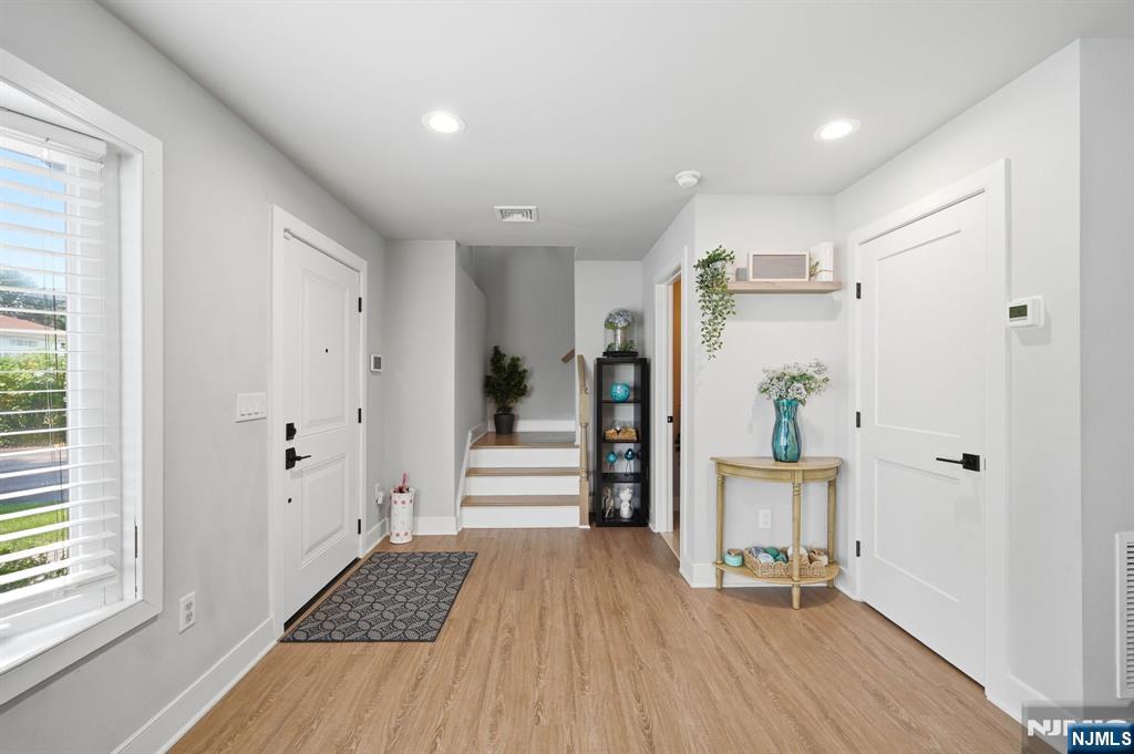 226 Church Lane Wayne, NJ 07470 - Photo 4 of 29 Gallery Image 4