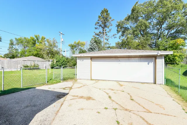 $194,900 | 8638 West Lynx Avenue, Milwaukee, WI 53225