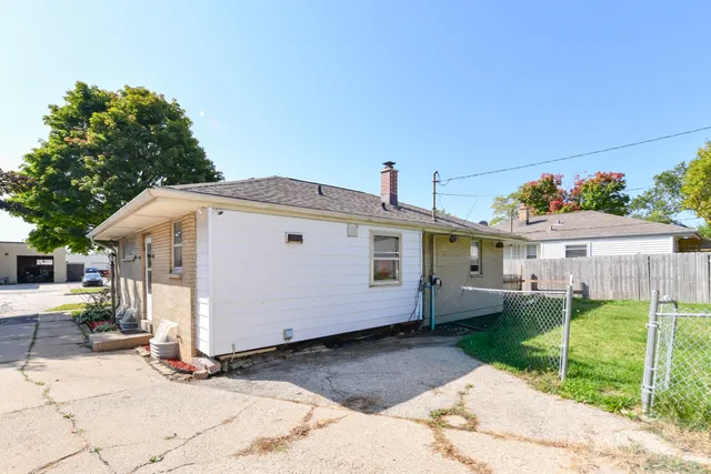 $194,900 | 8638 West Lynx Avenue, Milwaukee, WI 53225