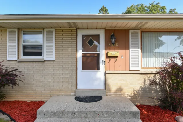 $194,900 | 8638 West Lynx Avenue, Milwaukee, WI 53225