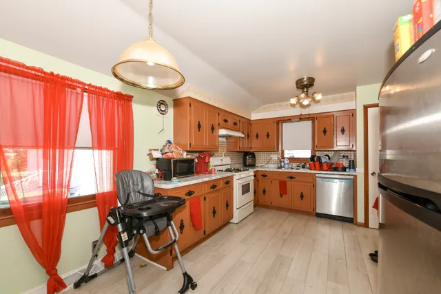 $194,900 | 8638 West Lynx Avenue, Milwaukee, WI 53225