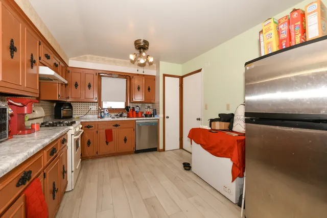 $194,900 | 8638 West Lynx Avenue, Milwaukee, WI 53225