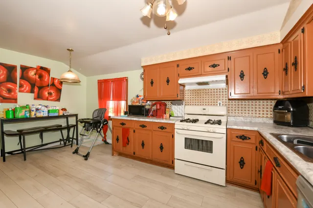 $194,900 | 8638 West Lynx Avenue, Milwaukee, WI 53225